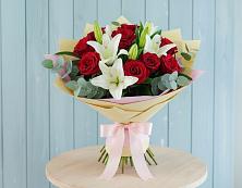 Букет цветов из:  Лилии и Розы в Металлплощадке