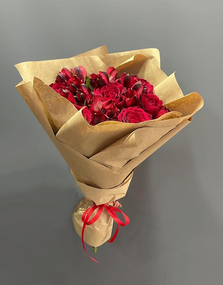 Букет цветов из: Альстромерии и Розы в Металлплощадке