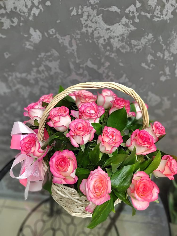 Цветочная композиция из Розы в корзине в Металлплощадке