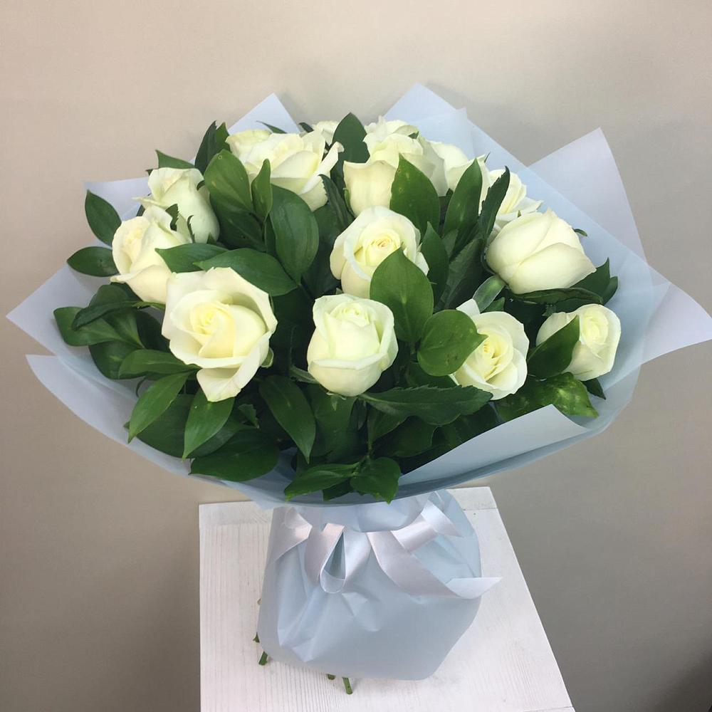 Букет 15 Белых роз Проуд в Металлплощадке