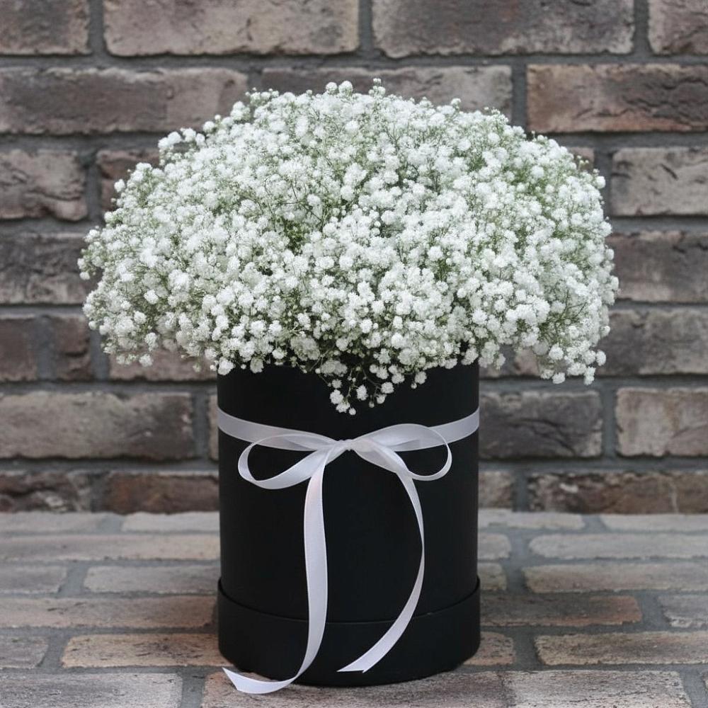 Цветочная композиция из Гипсофила в шляпной коробке в Металлплощадке