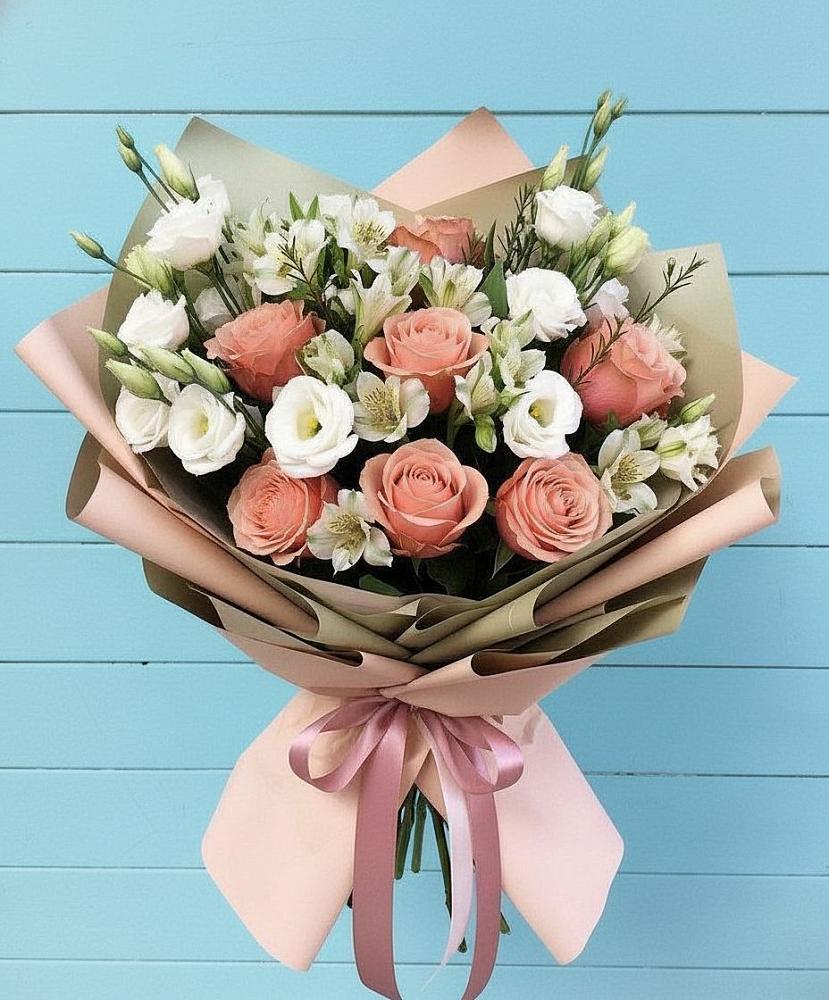 Букет цветов из: Розы, Альстромерии и Лизиантусы в Металлплощадке