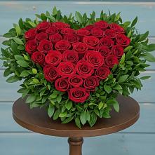 Цветочная композиция из Розы в виде сердца в Металлплощадке