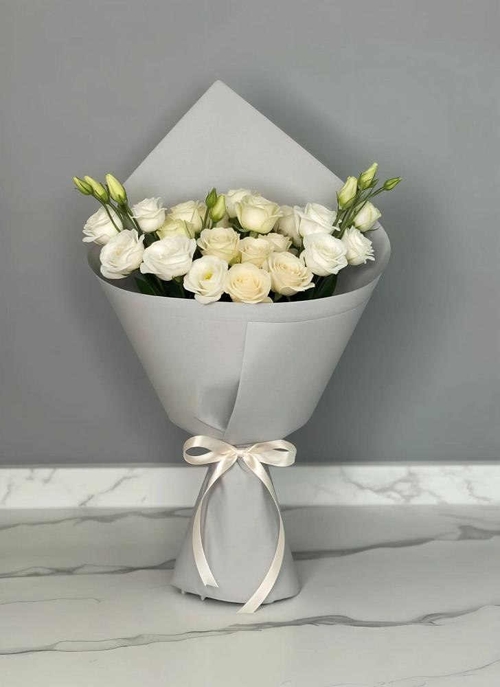 Букет цветов из: Розы и Лизиантусы в Металлплощадке