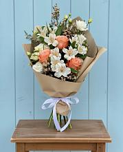 Букет цветов из:  Альстромерии, Лизиантусы, Розы и Хризантемы в Металлплощадке