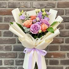 Букет цветов из:  Лизиантусы и Розы в Металлплощадке