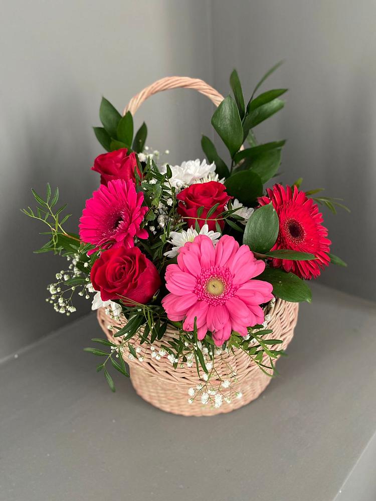 Цветочная композиция из Розы, Хризантемы и Герберы в корзине в Металлплощадке