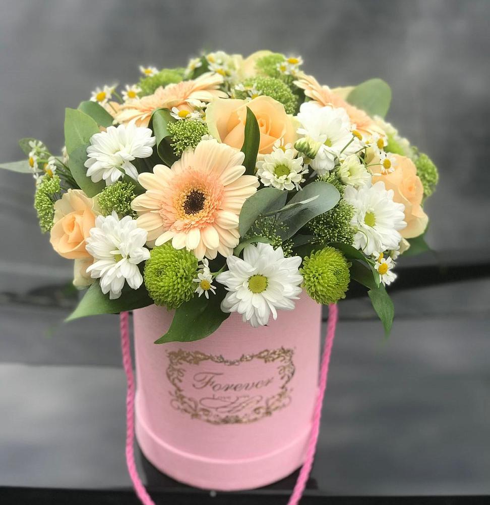 Цветочная композиция из Розы, Герберы и Хризантемы в шляпной коробке в Металлплощадке