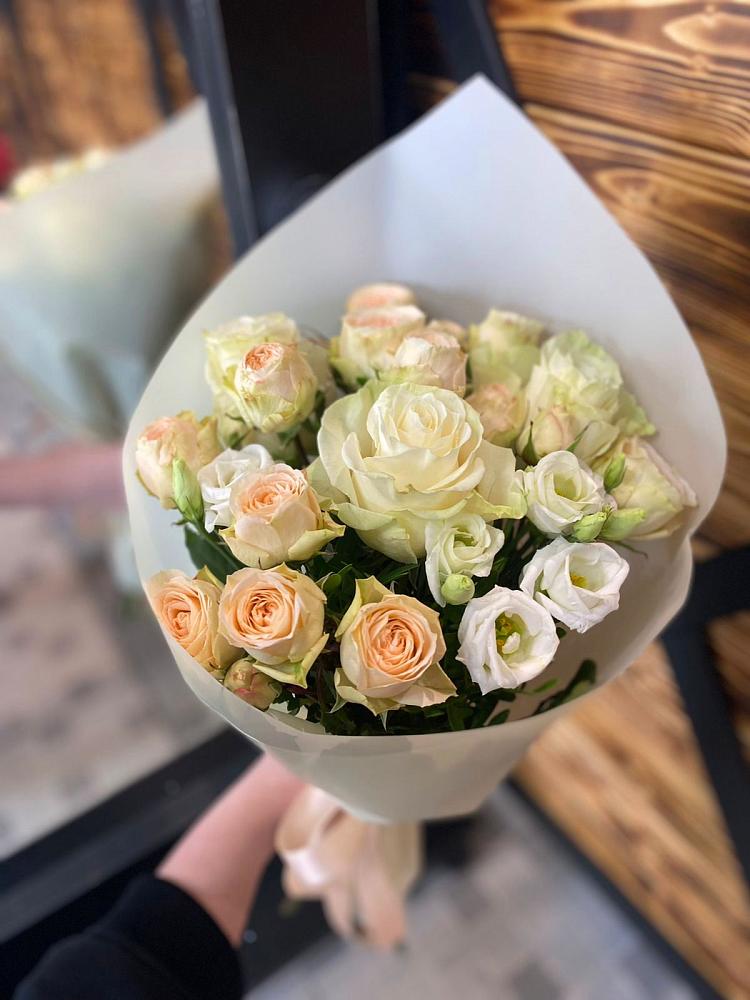 Букет цветов из: Розы и Лизиантусы в Металлплощадке